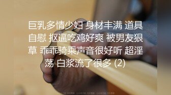 大屁股骚奶子黑丝诱惑颜值也还不错的无敌骚浪贱，让小 哥床上放肆抽插，奶子乱晃叫的骚，后入双插菊花逼逼[