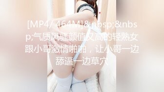 真疯狂-老公故意让美女老婆勾引送外卖小哥啪啪还一起玩3P，搞完后又穿着暴露去引诱下一个外卖哥操逼.