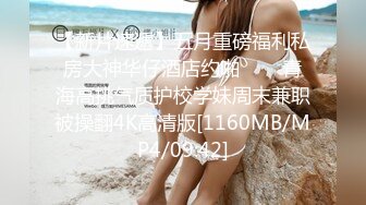 风景区女厕全景偷拍多位美女少妇前来献B (4)