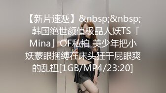 《极品CP魔手外购》火爆商场女厕固定4K镜头拍脸移动镜头拍私处，各路年轻美女美少妇方便，有美女也有极品B[ (6)