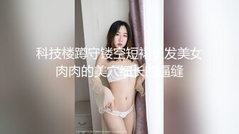 黑丝少妇露脸跟大哥激情啪啪，口交大鸡巴舔弄着蛋蛋真刺激，无套让大哥爆草主动上位抽插，最后全射在嘴里