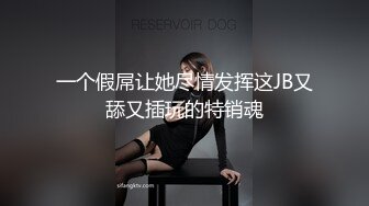 丰满性感御姐约到酒店这打扮美味撩人白色长裤吊带紧身裹胸衣乳沟深深啊抵挡不住用力舔吸尽情啪啪